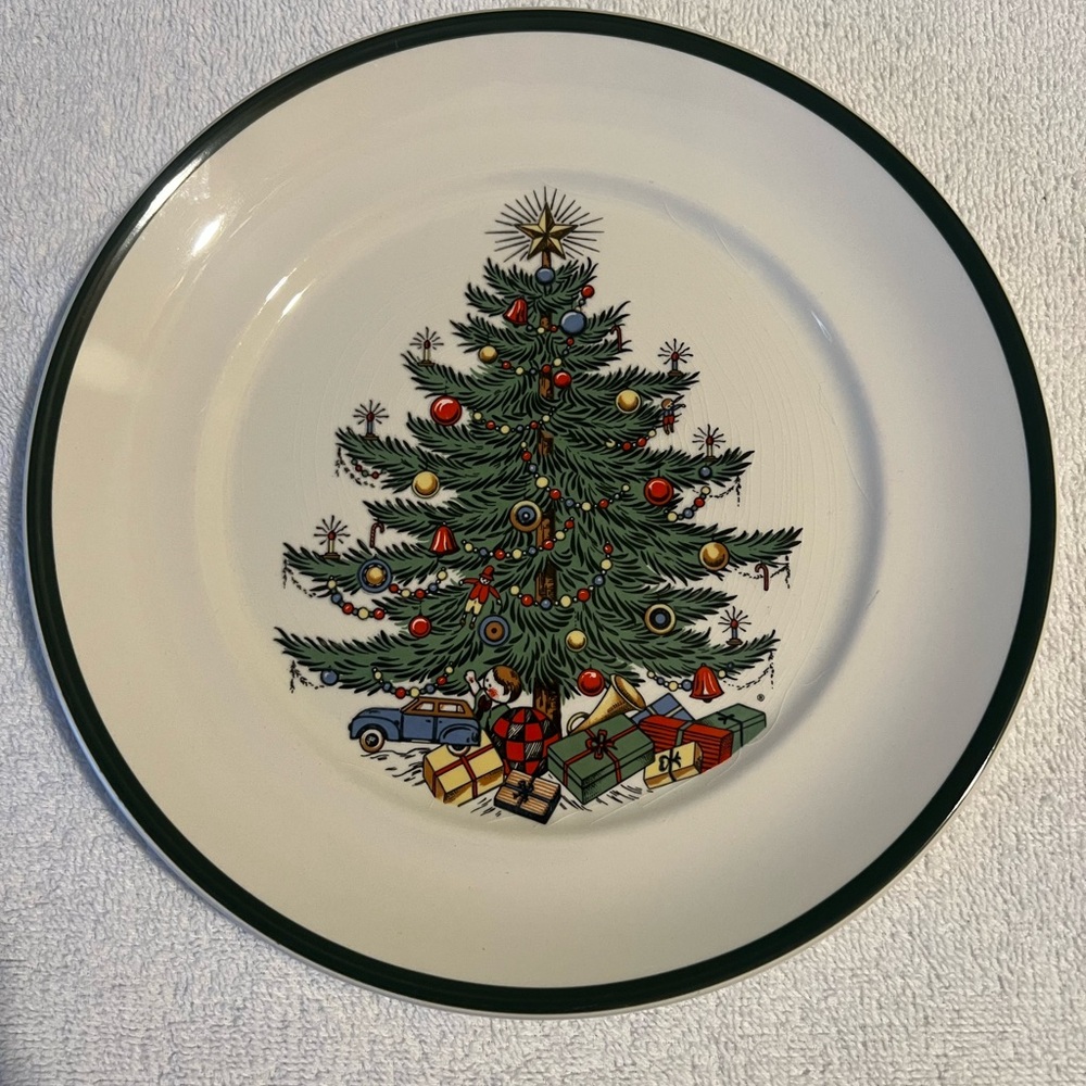 Vintage England Cuthbertson Christmas Tree Dinner Plate With Thick Green Border - Picture 1 of 5